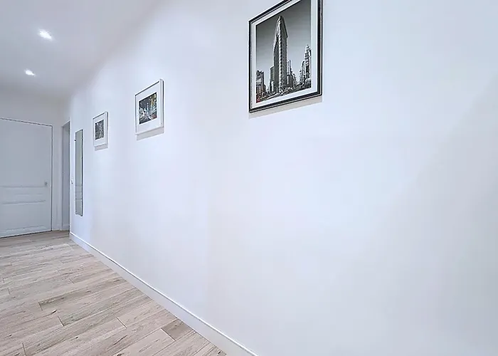 Large 3-room Near Porte De Versailles *